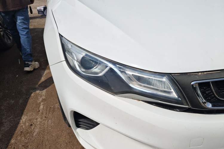 Used Geely Auto Emgrand GL 2018 1.8L DCT Elite Smart Connectivity Version Right Front Headlight