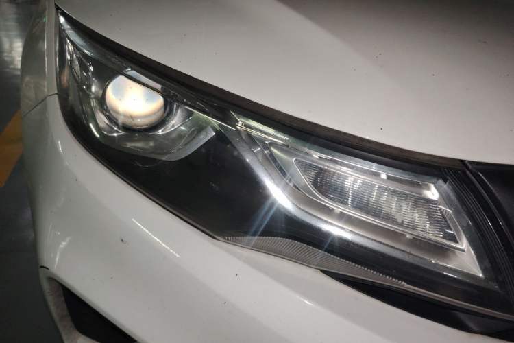 Used Geely Auto Emgrand GL 2018 1.8L DCT Elite Smart Connectivity Version Right Front Headlight