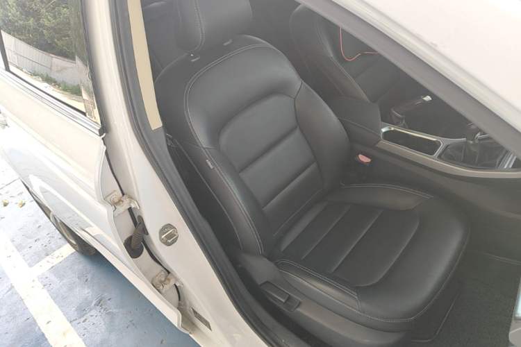 Used Geely Auto Emgrand GL 2018 1.8L Manual Elite Smart Connectivity Version Right Front Seat