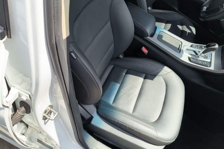 Used Geely Auto Emgrand GL 2018 1.8L DCT Elite Smart Connectivity Version Right Front Seat