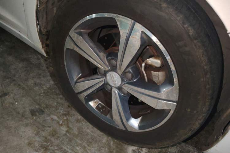 Used Geely Auto Emgrand GL 2018 1.8L Manual Elite Smart Connectivity Version Right Front Wheel Hub