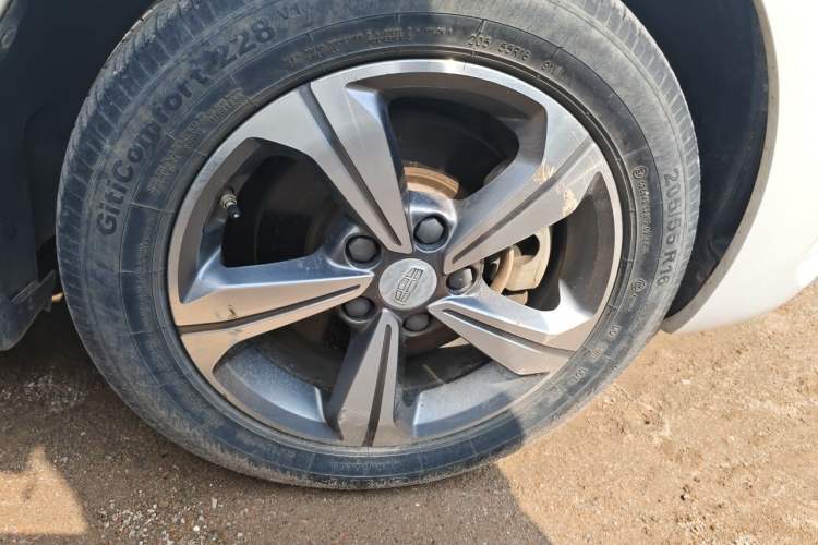 Used Geely Auto Emgrand GL 2018 1.8L DCT Elite Smart Connectivity Version Right Front Wheel Hub