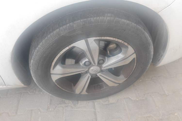 Used Geely Auto Emgrand GL 2018 1.8L Manual Elite Smart Connectivity Version Right Front Wheel Hub