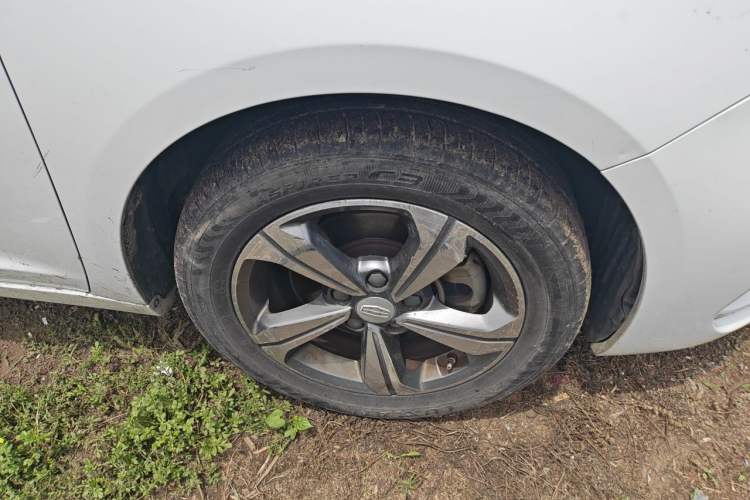 Used Geely Auto Emgrand GL 2018 1.4T DCT Elite Smart Connectivity Version Right Front Wheel Hub