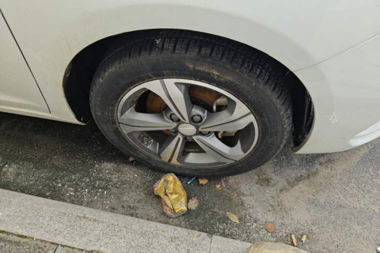 Used Geely Auto Emgrand GL 2018 1.8L Manual Elite Smart Connectivity Version Right Front Wheel Hub