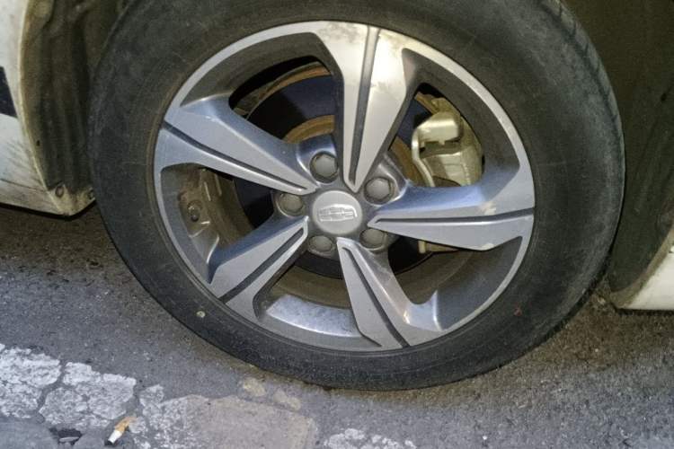 Used Geely Auto Emgrand GL 2018 1.8L Manual Elite Smart Connectivity Version Right Front Wheel Hub