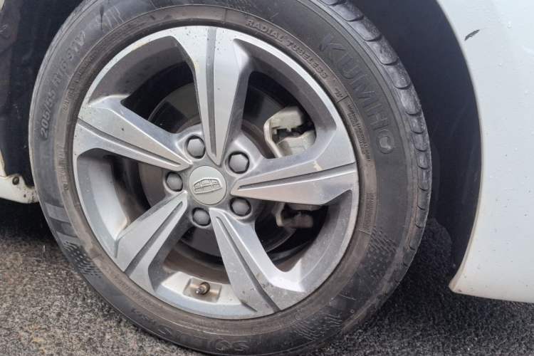 Used Geely Auto Emgrand GL 2018 1.8L Manual Elite Smart Connectivity Version Right Front Wheel Hub