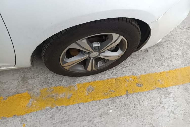 Used Geely Auto Emgrand GL 2018 1.4T Manual Elite Smart Connectivity Version Right Front Wheel Hub
