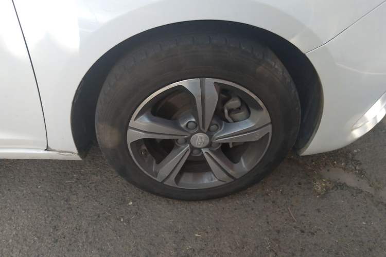 Used Geely Auto Emgrand GL 2018 1.4T Manual Elite Smart Connectivity Version Right Front Wheel Hub