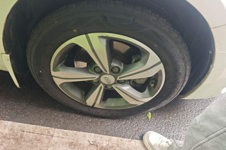 Used Geely Auto Emgrand GL 2018 1.4T DCT Elite Smart Connectivity Version Right Front Wheel Hub