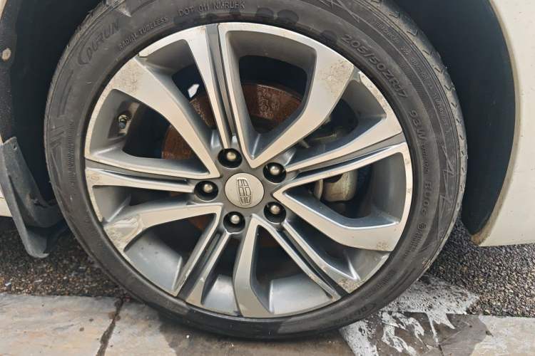 Used Geely Auto Emgrand GL 2018 1.4T DCT Prestige Smart Connectivity Version Right Front Wheel Hub