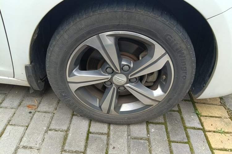 Used Geely Auto Emgrand GL 2018 1.4T Manual Elite Smart Connectivity Version Right Front Wheel Hub