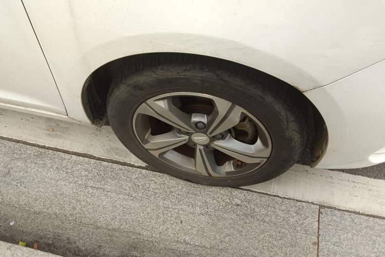 Used Geely Auto Emgrand GL 2018 1.4T DCT Elite Smart Connectivity Version Right Front Wheel Hub