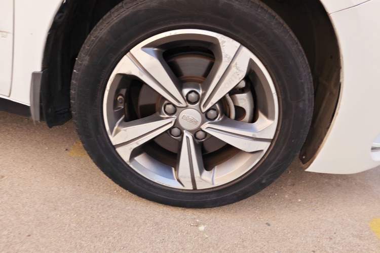 Used Geely Auto Emgrand GL 2018 1.8L Manual Elite Smart Connectivity Version Right Front Wheel Hub