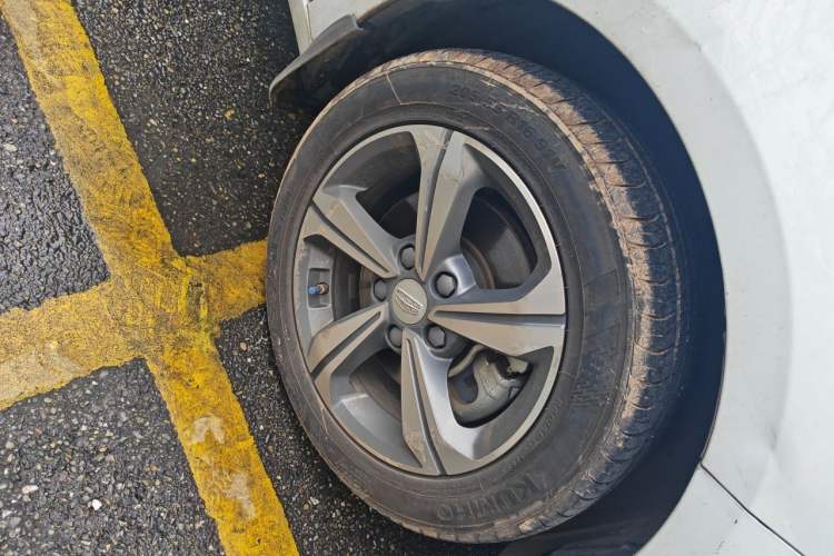 Used Geely Auto Emgrand GL 2018 1.4T DCT Elite Smart Connectivity Version Right Front Wheel Hub