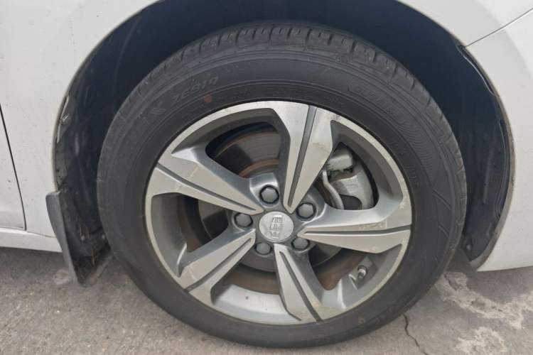 Used Geely Auto Emgrand GL 2018 1.4T Manual Elite Smart Connectivity Version Right Front Wheel Hub