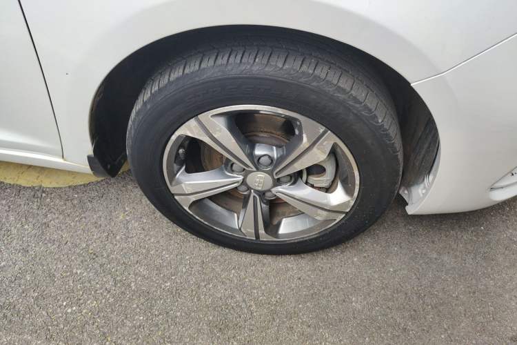 Used Geely Auto Emgrand GL 2018 1.8L DCT Elite Smart Connectivity Version Right Front Wheel Hub