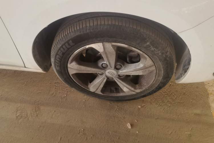 Used Geely Auto Emgrand GL 2018 1.8L Manual Elite Smart Connectivity Version Right Front Wheel Hub