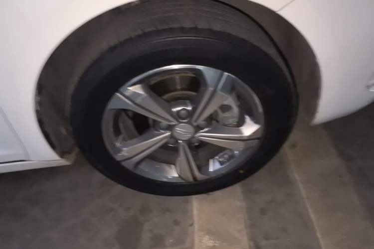 Used Geely Auto Emgrand GL 2018 1.8L DCT Elite Smart Connectivity Version Right Front Wheel Hub