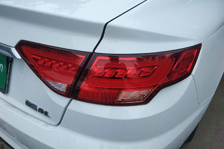 Used Geely Auto Emgrand GL 2018 1.8L DCT Elite Smart Connectivity Version Right Rear Taillight