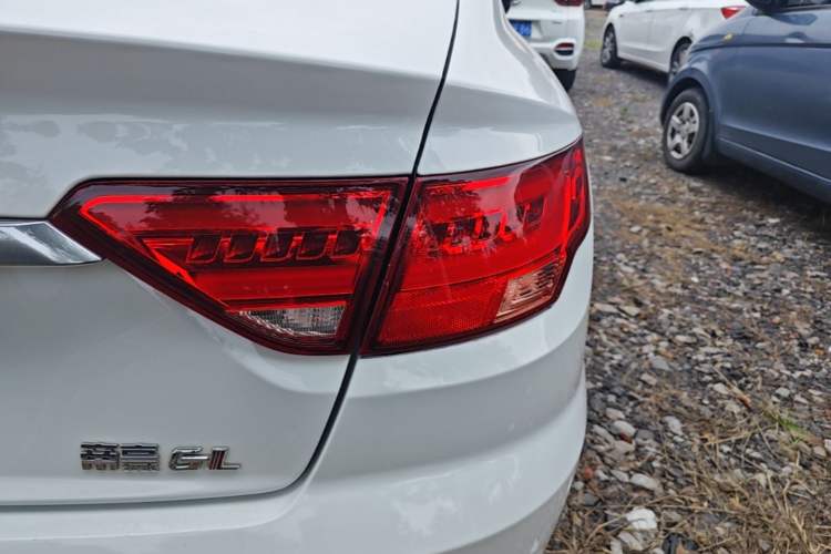 Used Geely Auto Emgrand GL 2018 1.4T Manual Elite Smart Connectivity Version Right Rear Taillight