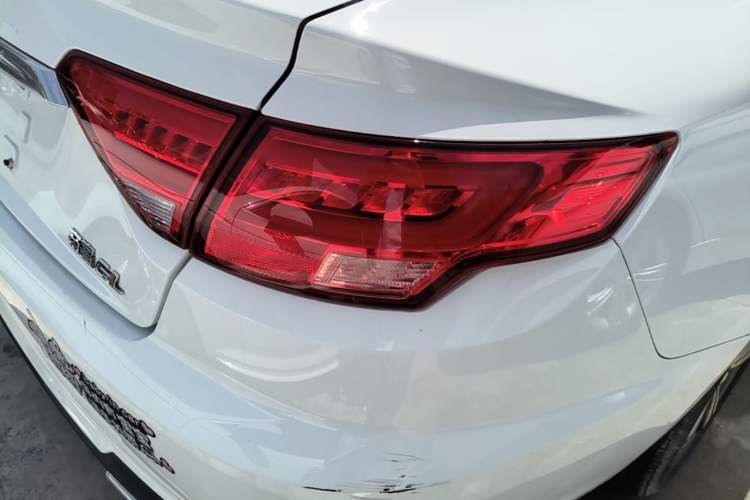 Used Geely Auto Emgrand GL 2018 1.8L DCT Elite Smart Connectivity Version Right Rear Taillight