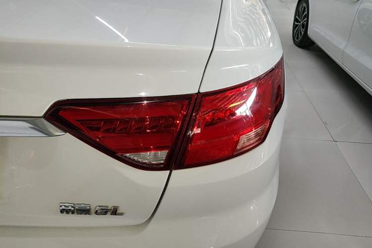 Used Geely Auto Emgrand GL 2018 1.4T DCT Elite Smart Connectivity Version Right Rear Taillight