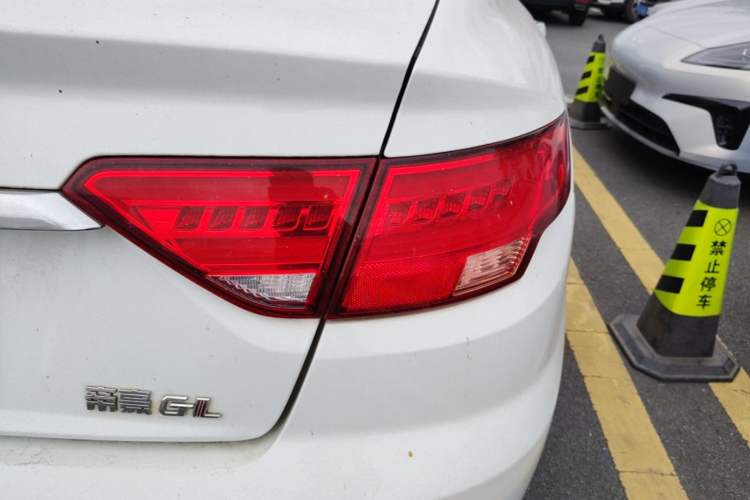 Used Geely Auto Emgrand GL 2018 1.8L DCT Elite Smart Connectivity Version Right Rear Taillight
