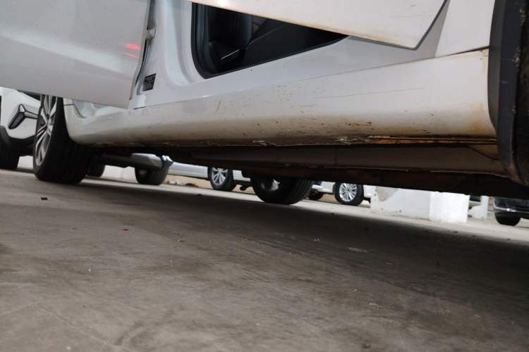 Used Geely Auto Emgrand GL 2018 1.4T DCT Prestige Smart Connectivity Version Right Side Sill