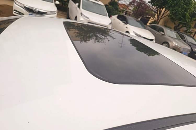 Used Geely Auto Emgrand GL 2018 1.8L DCT Elite Smart Connectivity Version Roof