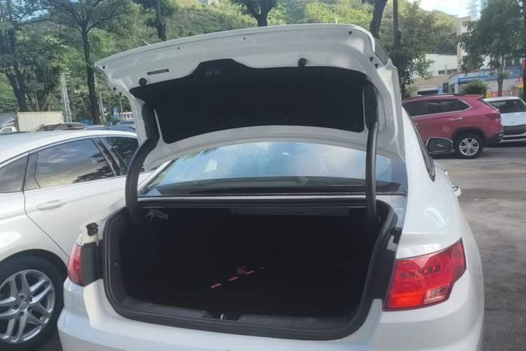 Used Geely Auto Emgrand GL 2018 1.4T DCT Elite Smart Connectivity Version Trunk
