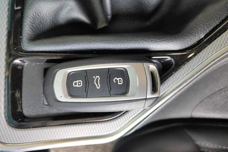 Used Geely Auto Emgrand GL 2018 1.8L Manual Elite Smart Connectivity Version Vehicle Key