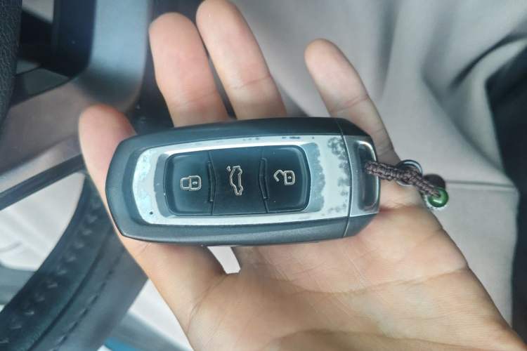 Used Geely Auto Emgrand GL 2018 1.8L Manual Elite Smart Connectivity Version Vehicle Key