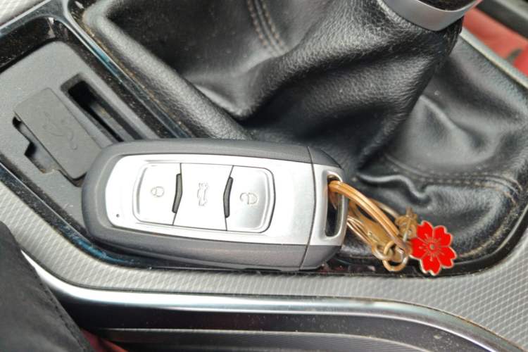 Used Geely Auto Emgrand GL 2018 1.8L Manual Elite Smart Connectivity Version Vehicle Key