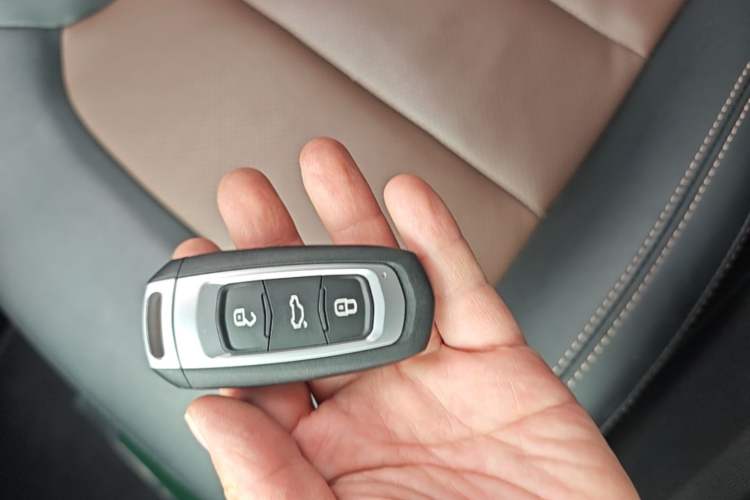 Used Geely Auto Emgrand GL 2018 1.4T DCT Prestige Smart Connectivity Version Vehicle Key