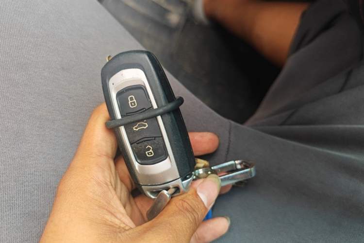 Used Geely Auto Emgrand GL 2018 1.8L Manual Elite Smart Connectivity Version Vehicle Key