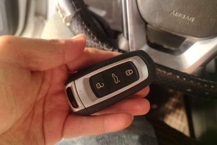 Used Geely Auto Emgrand GL 2018 1.8L Manual Elite Smart Connectivity Version Vehicle Key