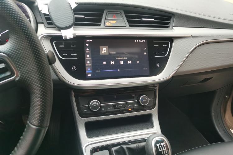 Used Geely Auto Emgrand GL 2018 1.8L Manual Elite Smart Connectivity Version Audio And AC Panel
