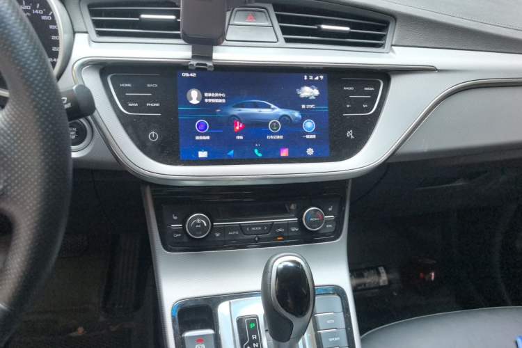 Used Geely Auto Emgrand GL 2018 1.4T DCT Prestige Smart Connectivity Version Audio And AC Panel
