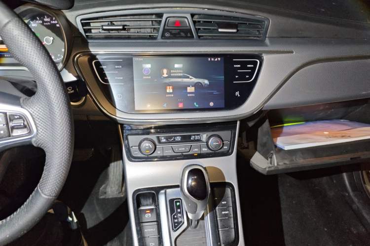 Used Geely Auto Emgrand GL 2018 1.8L DCT Elite Smart Connectivity Version Audio And AC Panel