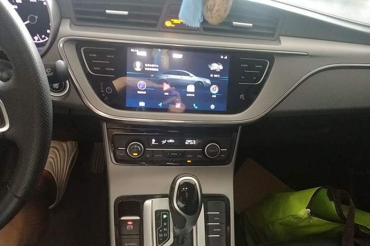 Used Geely Auto Emgrand GL 2018 1.8L DCT Elite Smart Connectivity Version Audio And AC Panel
