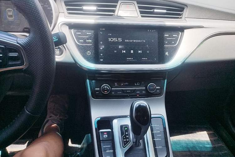 Used Geely Auto Emgrand GL 2018 1.8L DCT Elite Smart Connectivity Version Audio And AC Panel
