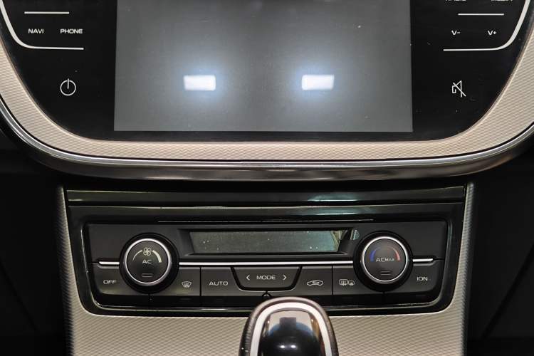 Used Geely Auto Emgrand GL 2018 1.4T DCT Elite Smart Connectivity Version Audio And AC Panel