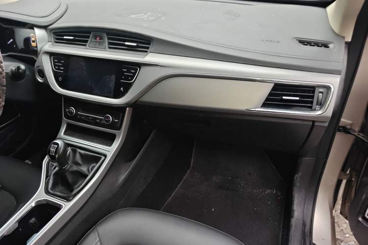 Used Geely Auto Emgrand GL 2018 1.8L Manual Elite Smart Connectivity Version Audio And AC Panel