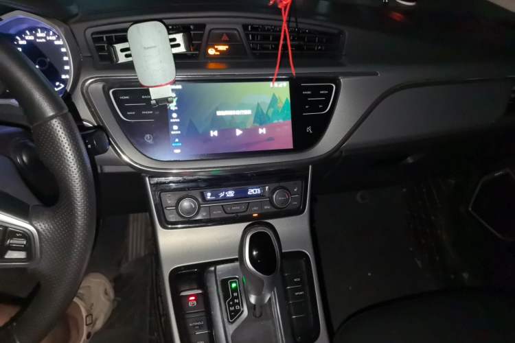 Used Geely Auto Emgrand GL 2018 1.4T DCT Prestige Smart Connectivity Version Audio And AC Panel