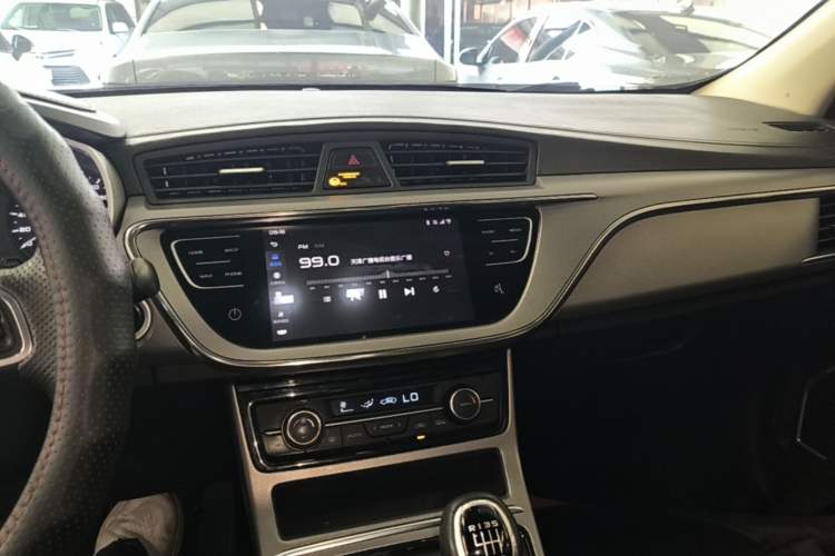 Used Geely Auto Emgrand GL 2018 1.4T Manual Elite Smart Connectivity Version Audio And AC Panel