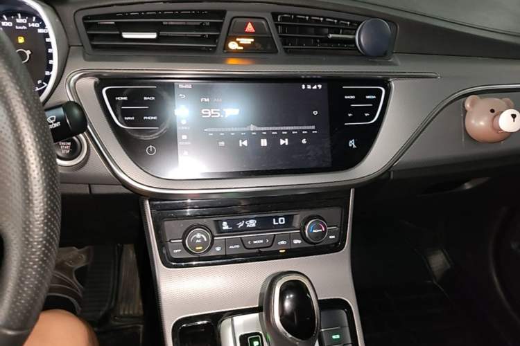 Used Geely Auto Emgrand GL 2018 1.8L DCT Elite Smart Connectivity Version Audio And AC Panel