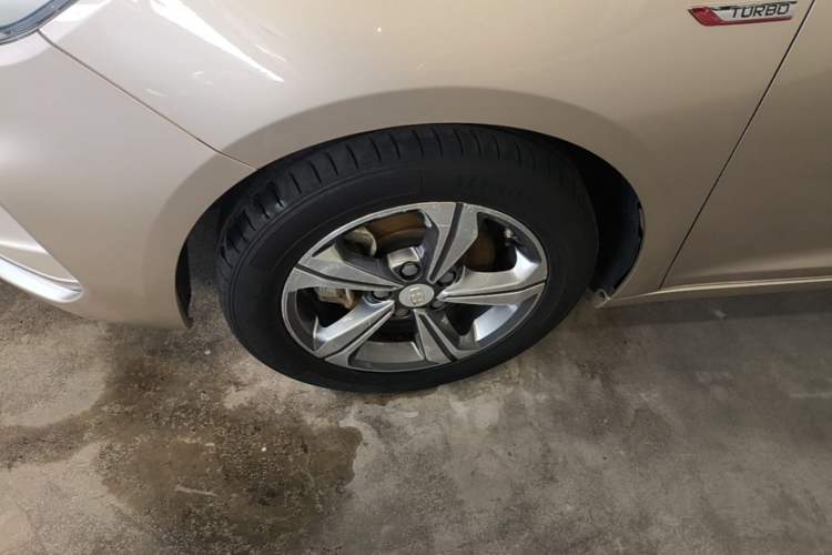 Used Geely Auto Emgrand GL 2018 1.4T Manual Elite Smart Connectivity Version Exterior 4