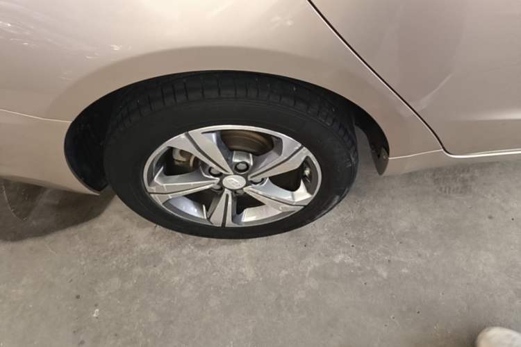 Used Geely Auto Emgrand GL 2018 1.4T Manual Elite Smart Connectivity Version Exterior 5