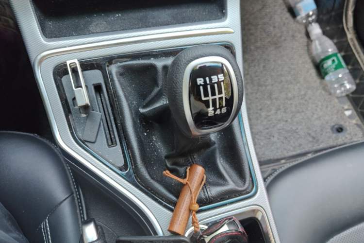 Used Geely Auto Emgrand GL 2018 1.4T Manual Elite Smart Connectivity Version Gear Lever